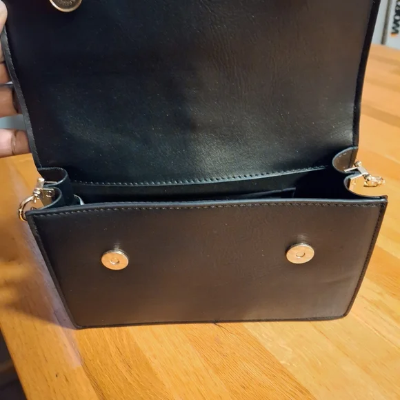 Black Faux Leather Shoulder Handbag NWOT - Picture 3 of 9